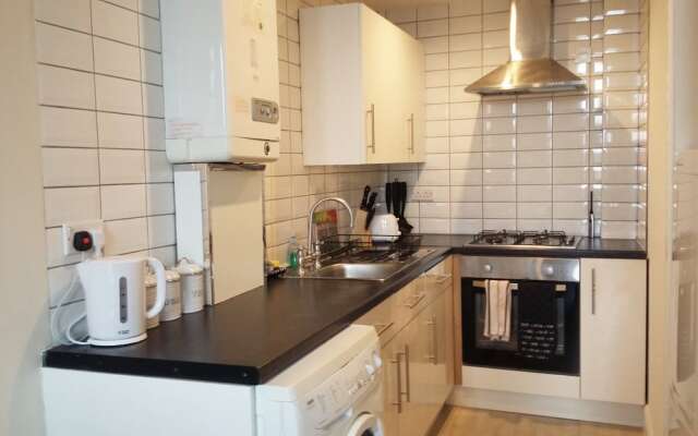 2 Bedroom Character Apartment Finnieston