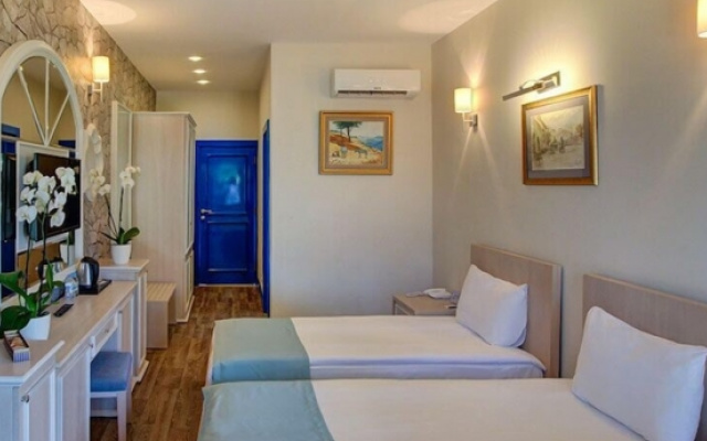 Queen Aphrodite Hotel
