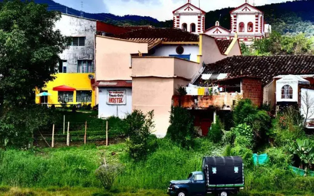 Tomate Cafe Hostel