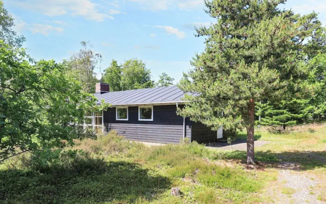 Rustic Holiday Home in Hals near Sea