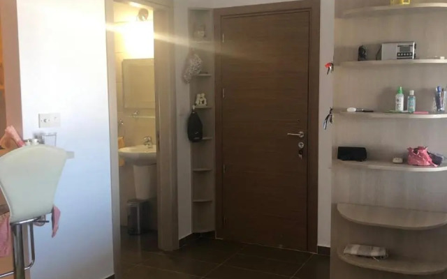 2BR home with stunning sea and mountain views