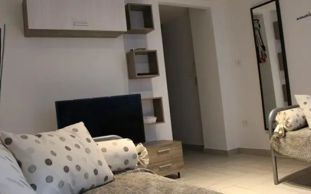 Renny Apartment