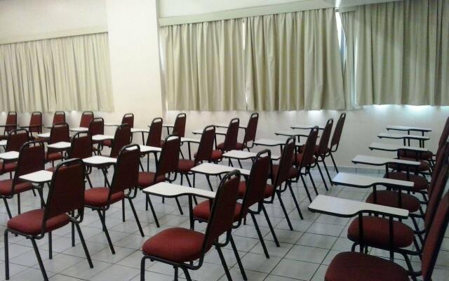 Oft Plaza Oeste Hotel