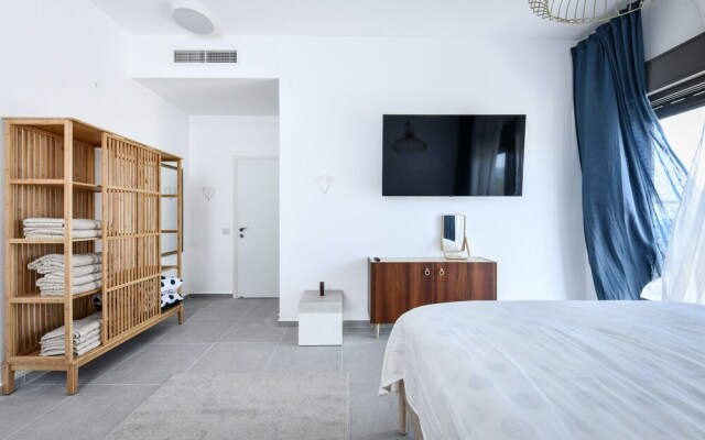 High Class 6BR Achziv apartment