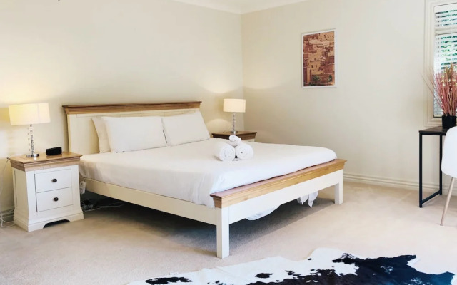 Boutique House with Endless Views