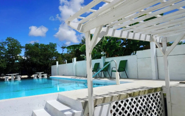 See Belize Waterside Sea View 2-bedroom Apartment w Balcony, Pool & Deck 2nd FL