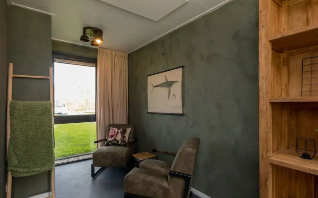 House in Vrouwenpolder near Beach