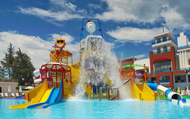 Club Aqua Plaza