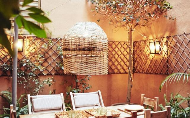 Art Pantheon Townhouse (Seven-Bedrooms)