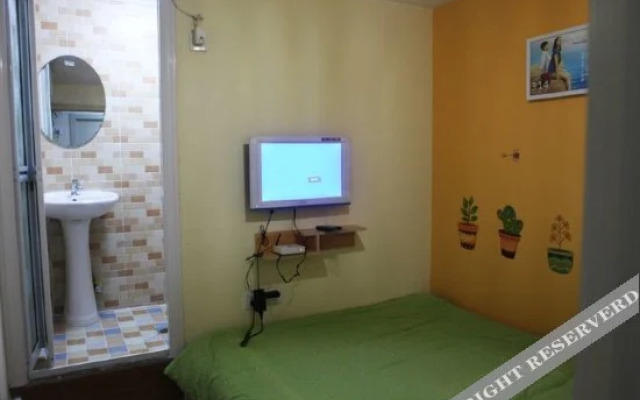 May 4th Plaza May 4th Youth Hostel(Qingdao Seaview Store)