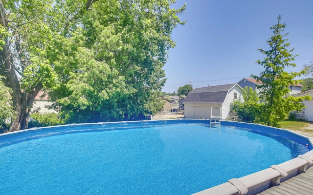 Algoma Victorian - Steps to Lake Michigan!