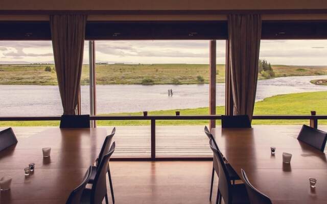 River Hotel
