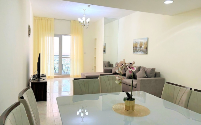 Incredible Living With Balcony In Business Bay