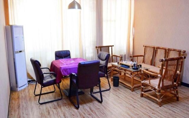 Nanning Hawks Holiday Hotel