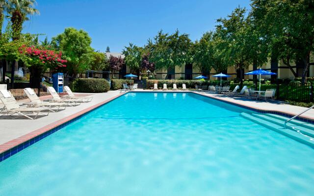 Four Points by Sheraton Bakersfield