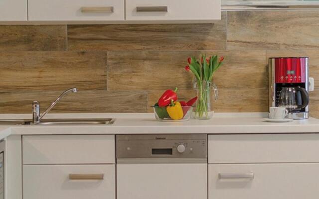 Les Belles, Haus Davide, FW Exclusive, Whg 7