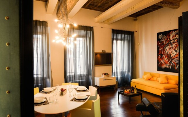 Ultra Modern Trevi Fountain Apt In Heart Of Rome