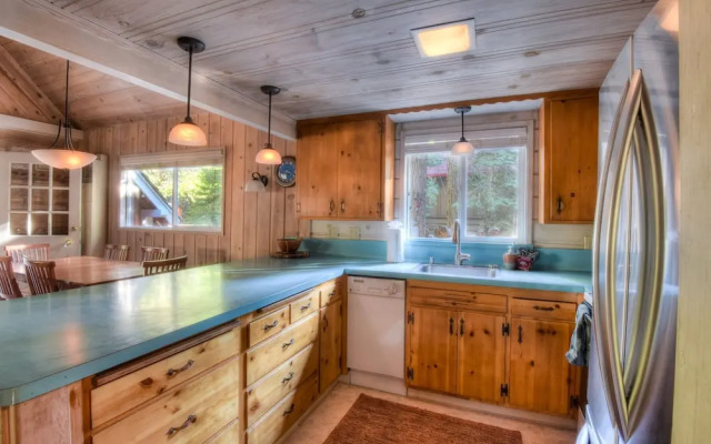 Woodland Chalet 2 mi From Beach Access!