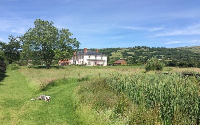 Nyland Manor