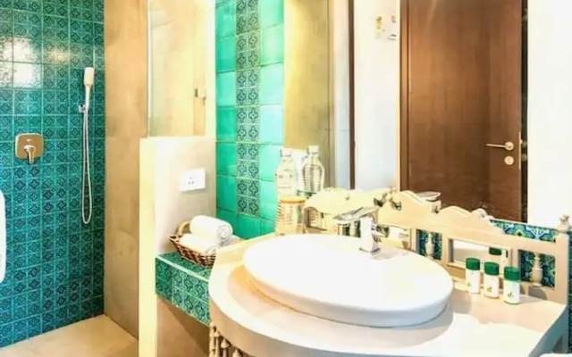 Modern Tropical 2bhk Near Beach Pool Garden