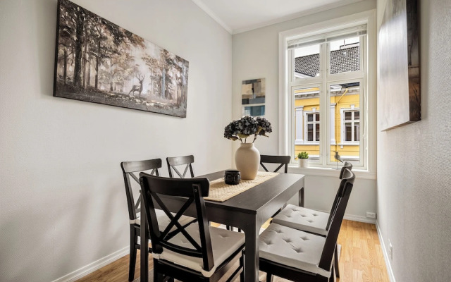 Rosen Apartment
