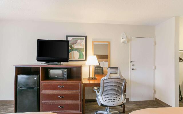 Quality Inn & Suites near Lake Eufaula