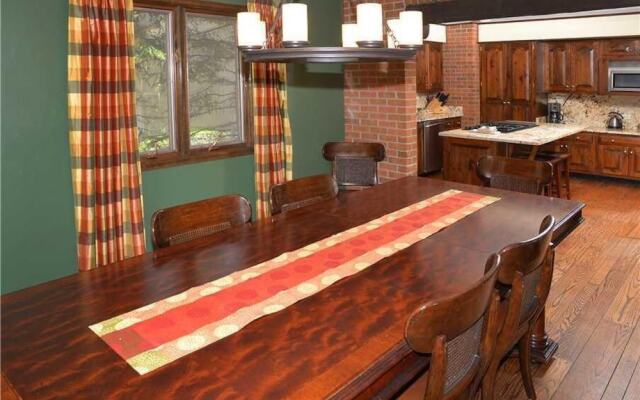 Sunburst Residence 5 Bedrooms 3.5 Bathrooms Home