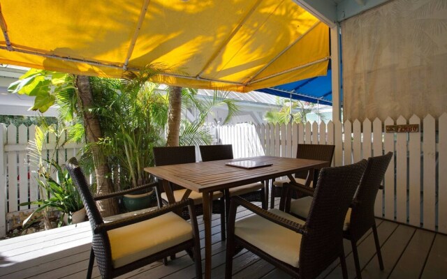 A Place In Paradise by Avantstay Key West Walkable w/ Shared Pool Week Long Stays Only