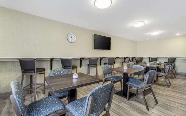 Comfort Inn & Suites Pacific - Auburn