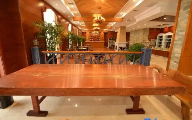 Yaxue Holiday Hotel