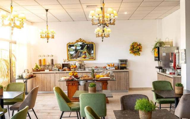 Stephanos Hotel Apts