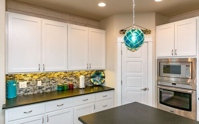 Beach-A-Holic 8121 by RedAwning