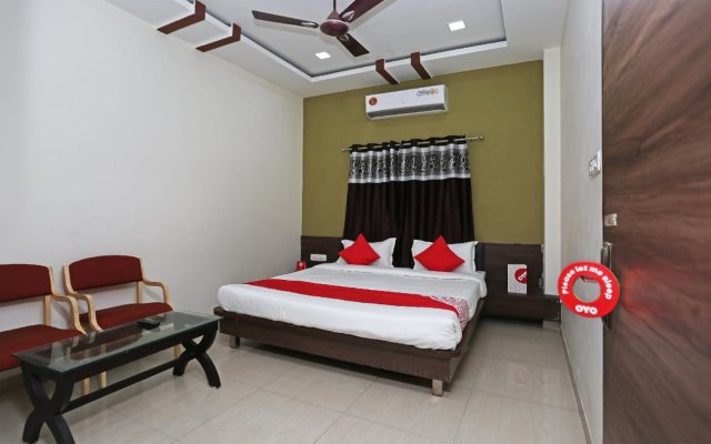 OYO 12376 Hotel Dhanraj