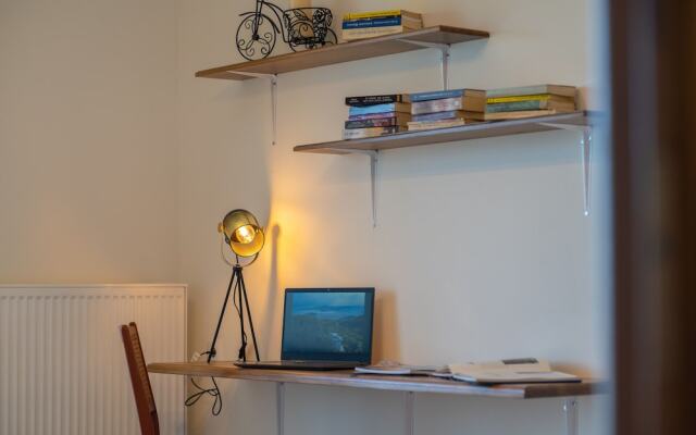 Paul's American Mansion- Volos suburb