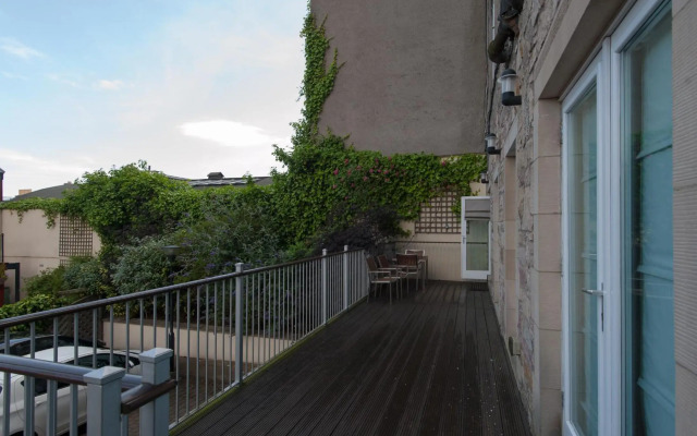 The York Place Residence