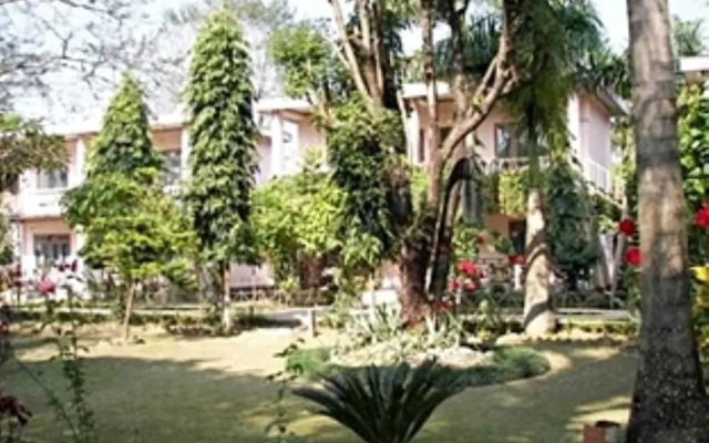 Rhino Lodge & Hotel