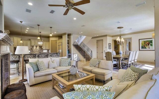 Casa de Palms by RedAwning