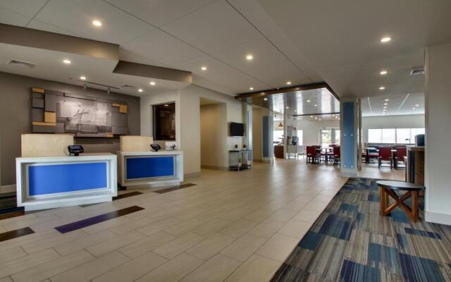 Holiday Inn Express & Suites Lancaster East - Strasburg by IHG