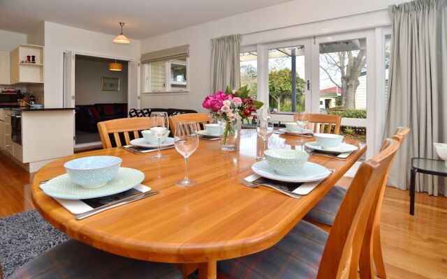 Marys Villa - Christchurch Holiday Homes