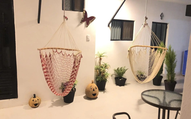 FRIDA. Suites & Lounge