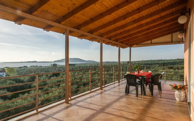 House with Garden near Beach