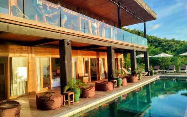 Paradise Garage Komodo Villa