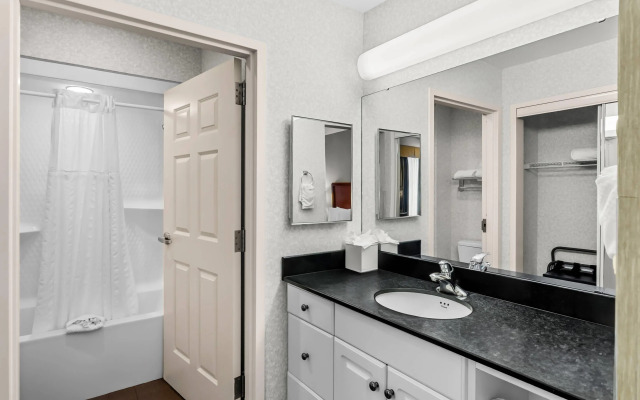 Mainstay Suites Airport