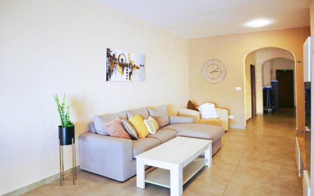 3 Bedroom Apartment With Private Pool and hot tub