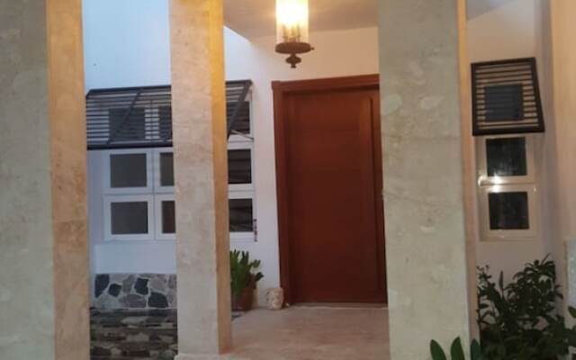 Villa in Metro Country Club