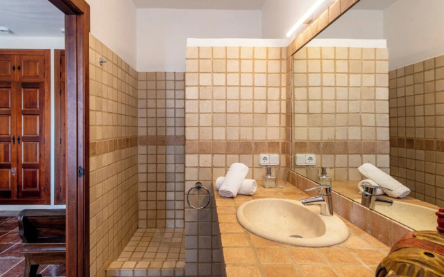 San Josep 6-bed Villa, Sleeps 14, Pool & Sea View