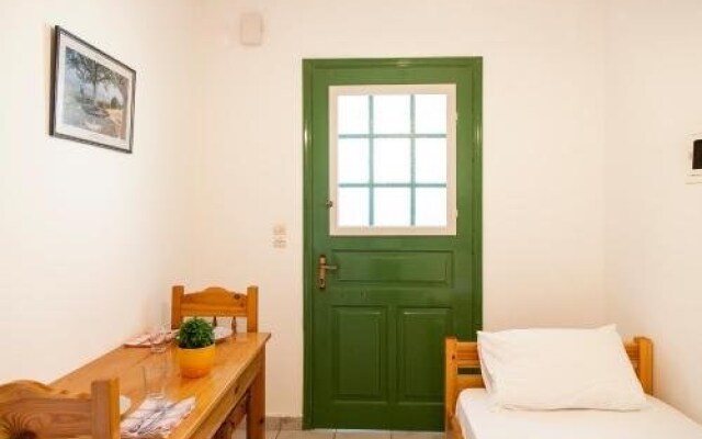 Georgakis George Rooms