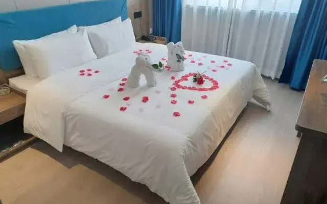 7Days Inn Hotel (Hebi Wanshanglong Building Materials City Railway Station)