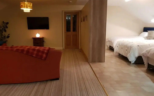 Ethan House Holiday Suites