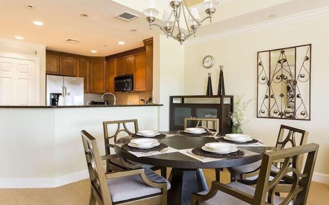 Condo Centre Court Living 3 Bedroom Reunion